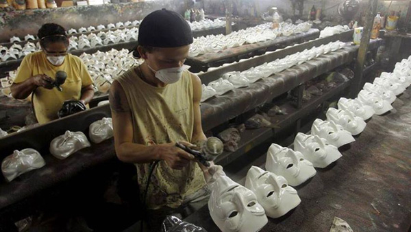 ausbeutung-produktion-anonymous-maske
