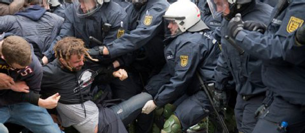 blockupy-polizei-gewalt