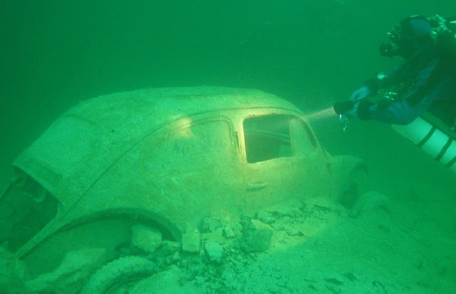 autowrack-unterwasser