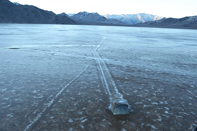 death-valley-wandernde-steine