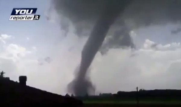 Tornado wütet in Norditalien (Videos)