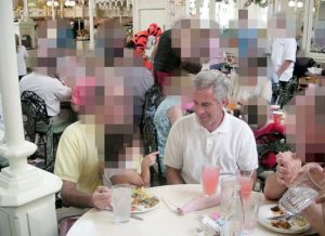 Nie zuvor gesehene Fotos zeigen den Pädophilen Jeffrey Epstein mit