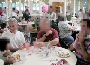 Nie zuvor gesehene Fotos zeigen den Pädophilen Jeffrey Epstein mit